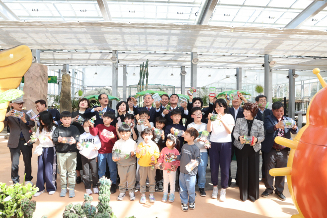 #1. 260109 보도사진4(곤충생태학습관 최다관람객 경신)