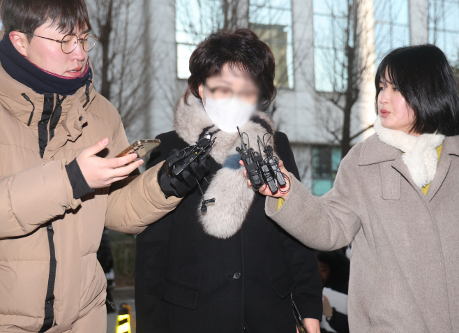 '김병기 공천헌금 탄원서' 前구의원 경찰 출석