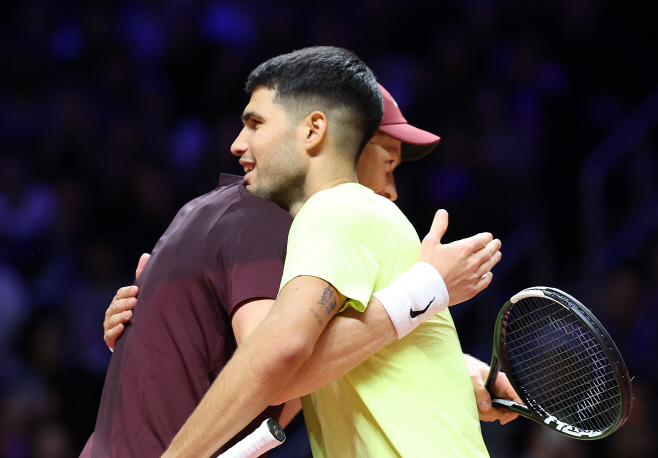 경기 마친 알카라스와 신네르