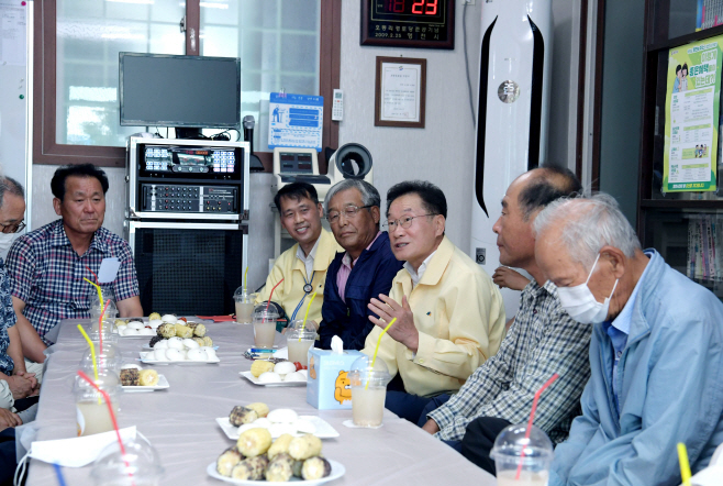 최기문영천시장_무더위경로당점검