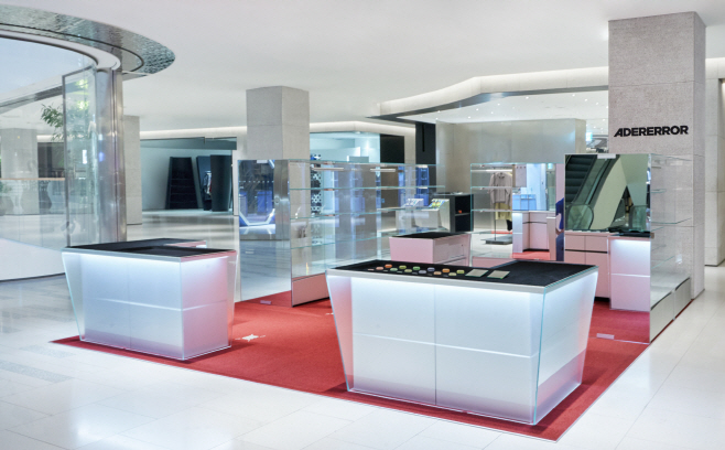 ADERERROR Glass Shop The Hyundai Seoul