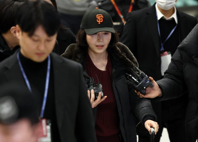 질문 답하는 김경 서울시의원