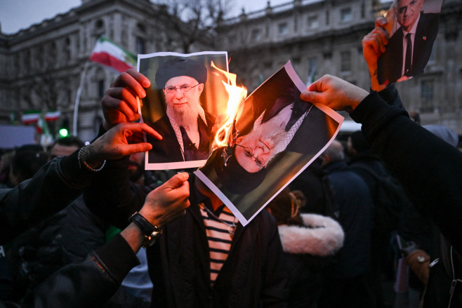 IRAN-ECONOMY/PROTESTS-BRITAIN
