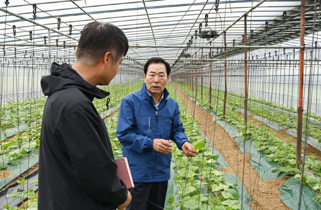0_성낙인 창녕군수, 농번기 벼수확 현장을 찾아 농가 격려 및 애로사항 청취(포토뉴스)대합면3