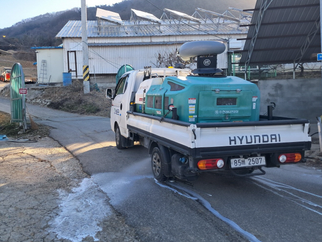 보은군, 인접 지역 고병원성 AI 확산 차단에 총력 대응, 소득하는 모습/보은군