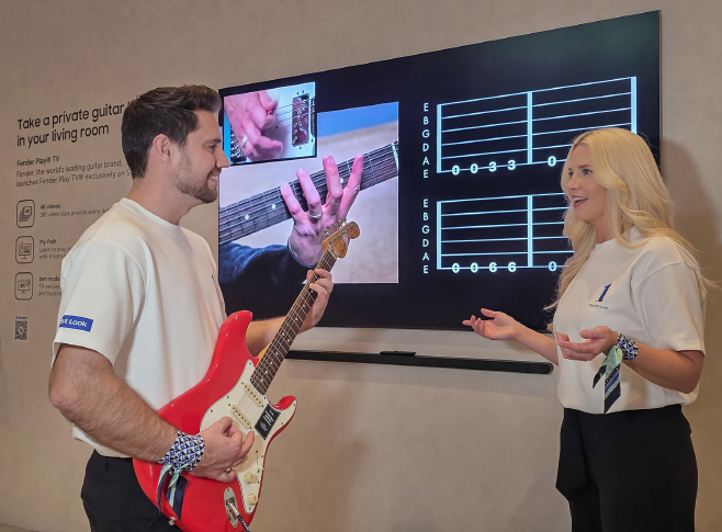 삼성전자, 대화면에서 즐기는 기타 레슨 '펜더 플레이 TV' 론칭(2)