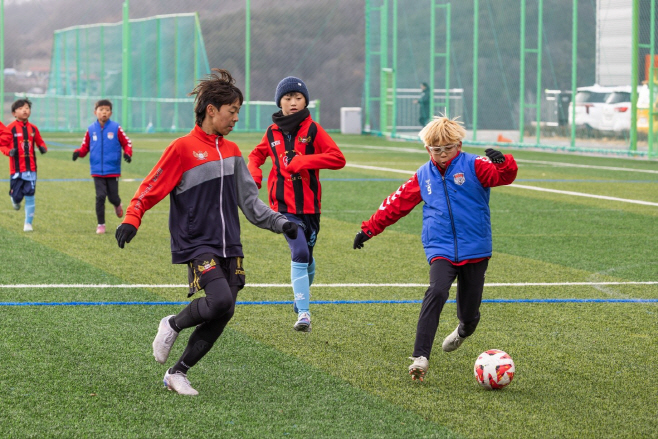 괴산군스포츠타운에서 유소년 팀이 연습경기를 하고 있다 (2)