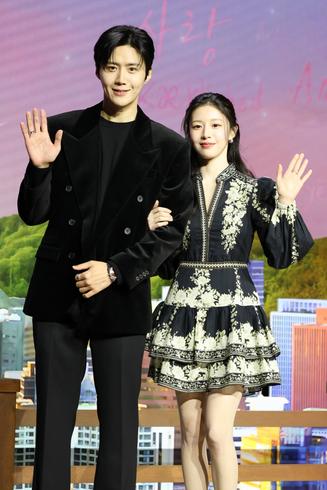 넷플릭스 '이 사랑 통역 되나요?'의 김선호-고윤정