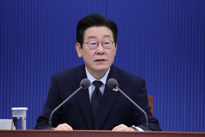 이재명 대통령, 수석보좌관회의 발언<YONHAP NO-4407>