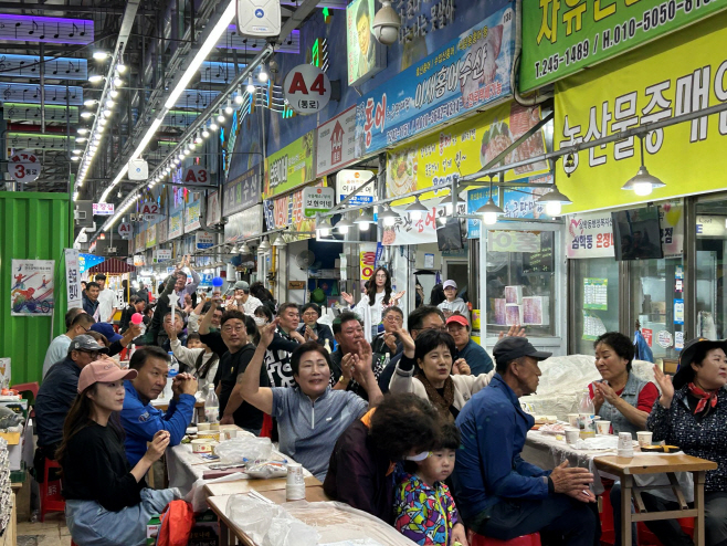 2-2.목포시, 전통시장 특성화 공모사업‘연타석 홈런’…매년 국비 확보(자유시장 막걸리파티)