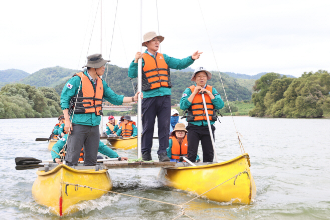 #1. 240904 보도사진6(의령 히트상품'부자뱃길투어'...쾌속선 탈까, 생태여행 떠날까)