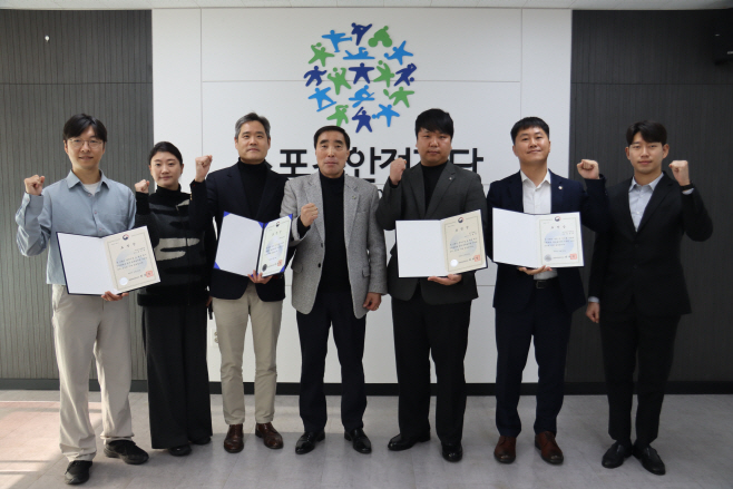 「반출」1. 동아오츠카는 2025년도 스포츠 현장 온열질환 예방 캠페인을 전개한 공로를 인정받아 문체부 장관상을 수상했다.