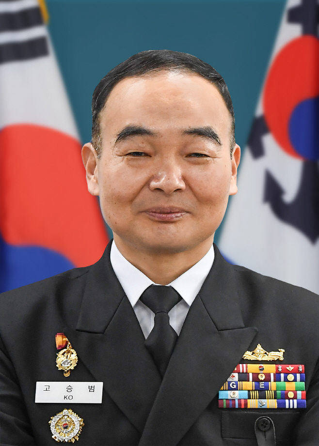 32대 해군 3함대사령관 소장 고승범