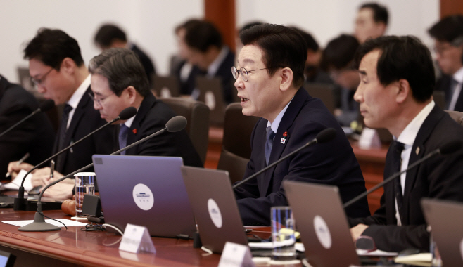 수석보좌관회의 발언하는 이재명 대통령