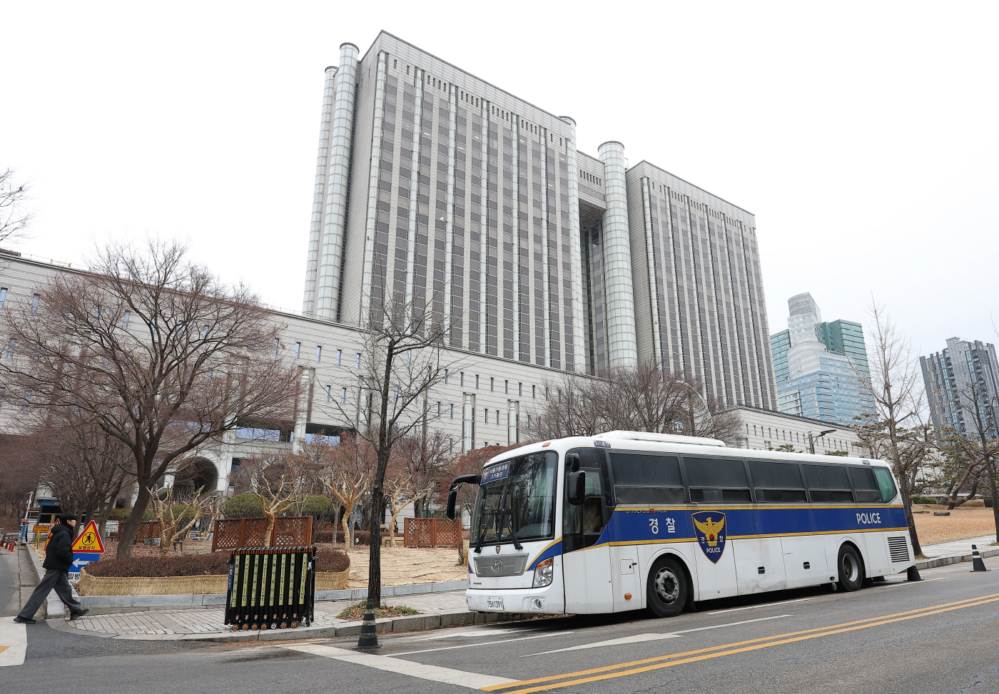 윤석열 체포방해 1심 선고 하루 앞으로