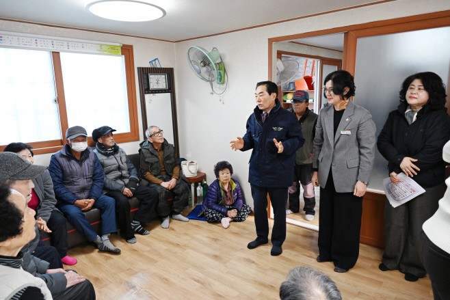 0_성낙인 창녕군수, 동절기 경로당(한파 쉼터) 특별점검 실시 (2)