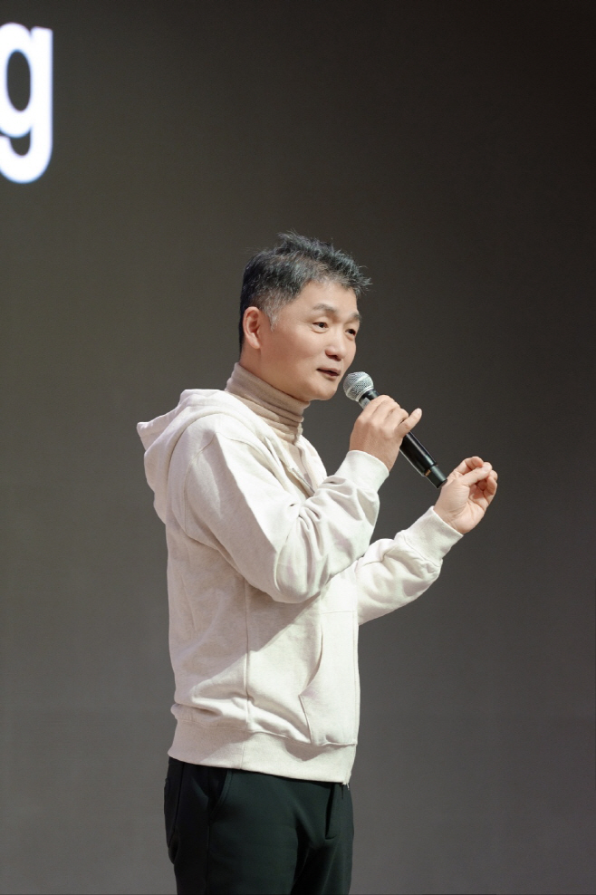 [사진 1] 김범수 미래이니셔티브 센터장 신입 크루 현장 방문 1