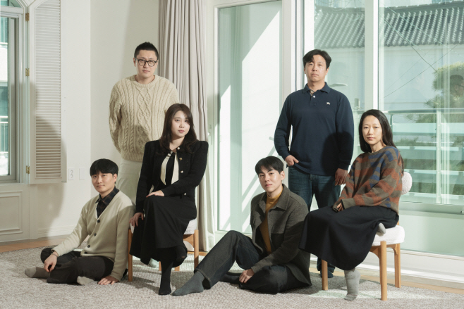 1. 호반문화재단, 창작공간 지원사업 'H아트랩' 4기 입주자 단체사진