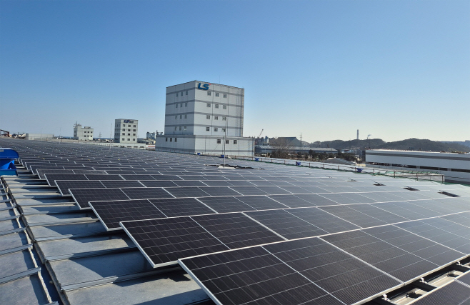 [사진자료] LS전선 동해 사업장에 설치 된 태양광 발전 시스템_260119