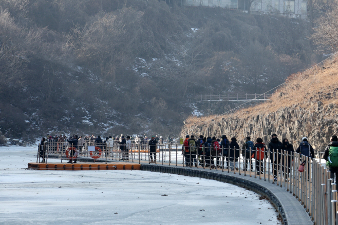 철원 한탄강 얼음 트레킹 축제 개막
