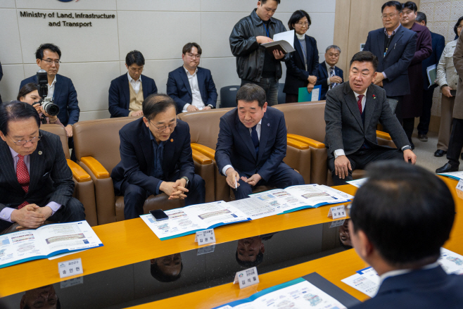 이재영 증평군수, 중부권 동서횡단철도 건설사업 국가계획 반영 국토교통부장관 건의 3