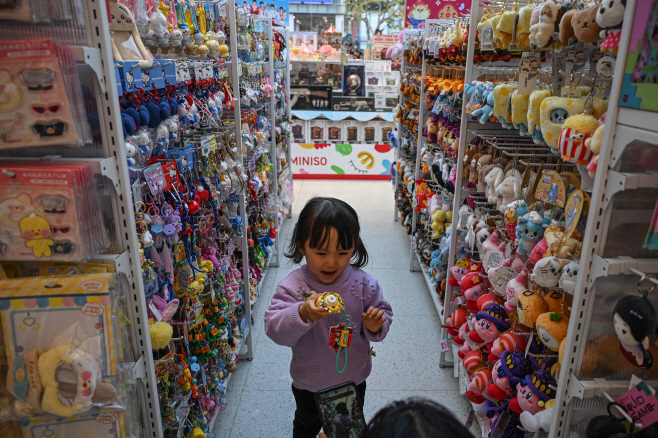 아시아투데이 - 中 출산율 1949년 이후 최저…콘돔 과세·결혼 장려책에도 젊은 세대는 외면