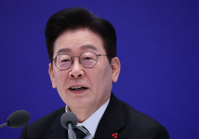 신년기자회견, 답변하는 이재명 대통령<YONHAP NO-3744>