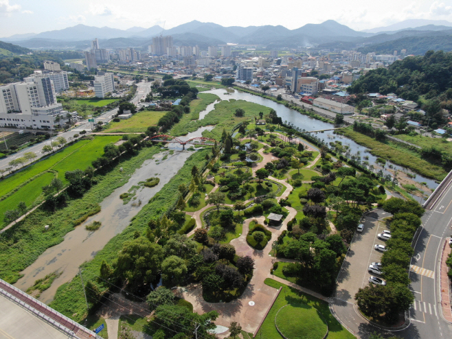 1. 청양군, “황톳길 걷고 꽃길 거닐며 힐링하세요”(1-1) (1)