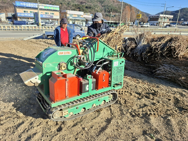 1 포천시, 영농부산물 파쇄지원으로 산불 예방·미세먼지 저감 나선다