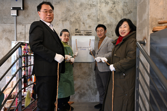 1.일자리경제과(의정부시 대표 장인 2인 탄생…담다헌·에센브로트에 ‘명장 현판’ 걸려)3