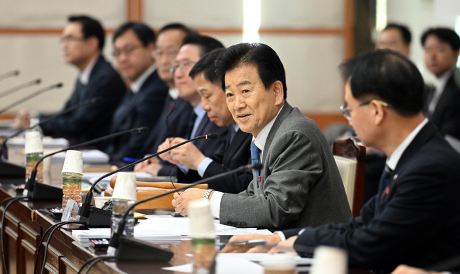 [포토]남북교류협력추진협의회 주재하는 정동영 장관