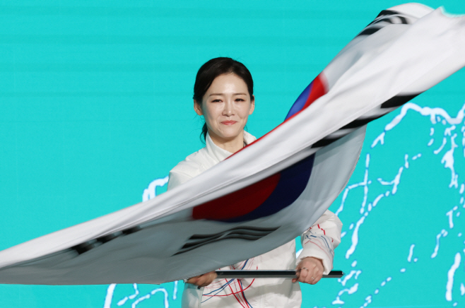 태극기 휘날리며<YONHAP NO-4691>