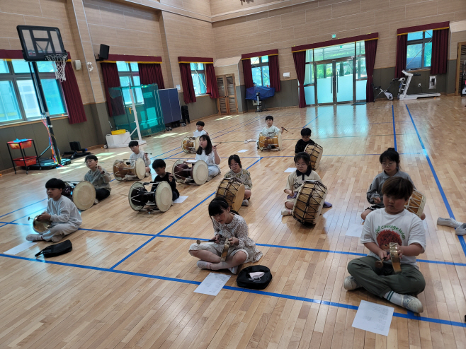 2.경북교육청, 초등 3학년 전원 ‘방과후 프로그램 이용권’ 무상 지원(2026학년도부터 1인당 연 50만 원...지역_학교 규모별 맞춤 지원으로 교육격차 해소)(포항 양포초등학교 방과후 프로그램_사물놀이반)_01
