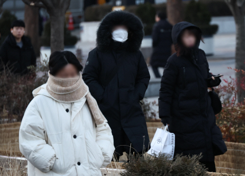 오늘도 이어지는 강추위<YONHAP NO-2819>