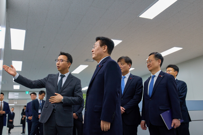 이재명 대통령, 초국가범죄 특별대응 TF 격려 방문