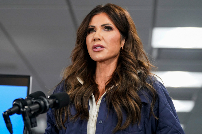 US-DHS-SECRETARY-NOEM-HOLDS-PRESS-CONFERENCE-AFTER-DEADLY-SHOOTI
