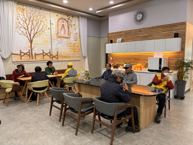 27일 (‘홍성’ 치매 친화 소통공간, 지역주민 누구나 이용 )