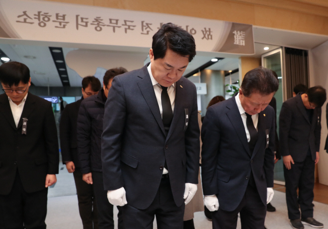 고(故) 이해찬 전 총리 분향소 조문하는 박준희 관악구청장