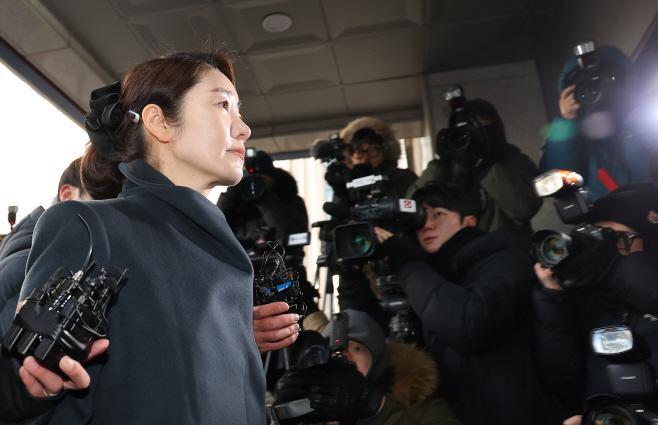 조사 향하는 강선우 의원<YONHAP NO-2264>