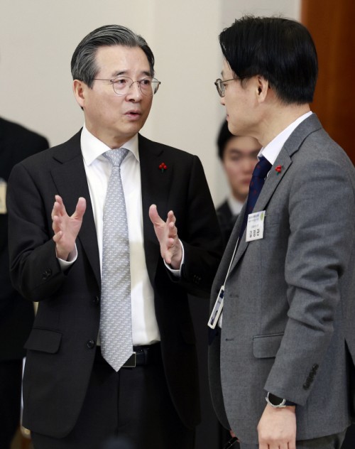 Government weighs brief grace period before tax surcharge ends