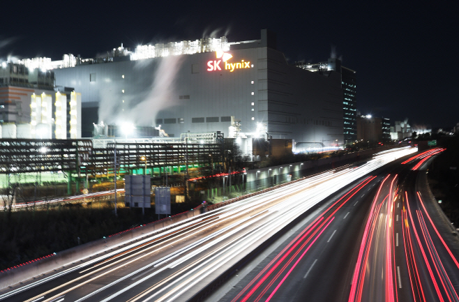 SK하이닉스 작년 매출·이익·이익률 최고기록