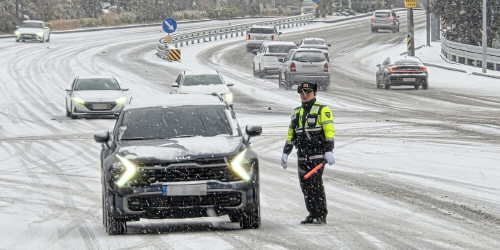 폭설에 제주 주요 도로 통제<YONHAP NO-3185>