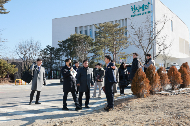 1. 국립국악원 영동분원 건립 가시화…후보지 2곳 현장 방문 (3)