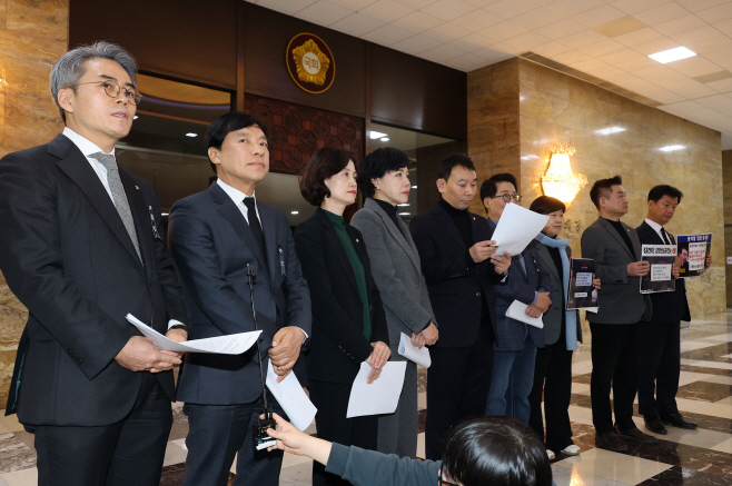 김건희 1심 판결 관련 기자회견 하는 범여권 법...<YONHAP NO-6356>