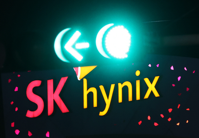 SK하이닉스 작년 매출·이익·이익률 최고기록<YONHAP NO-4848>