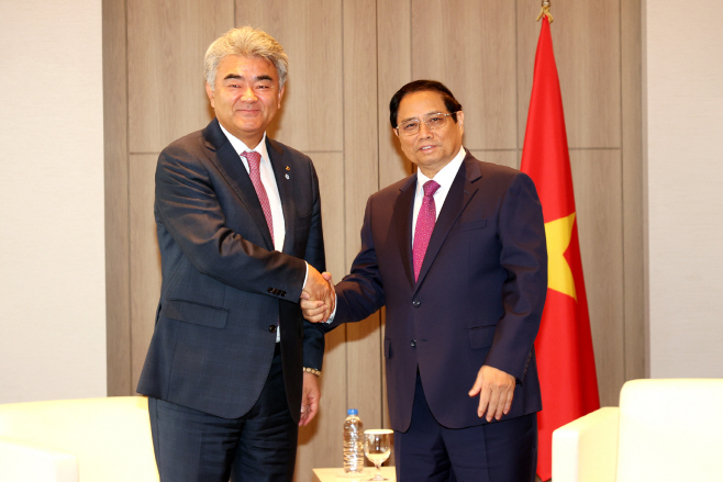 사진1. 대우건설 정원주 회장 팜 민 찐 베트남 총리 예방