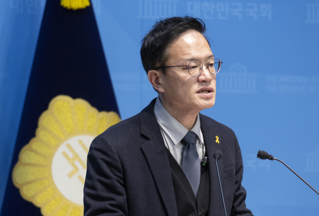 한덕수 전 총리 1심 선고 관련 기자회견 하는 박...<YONHAP NO-3033>