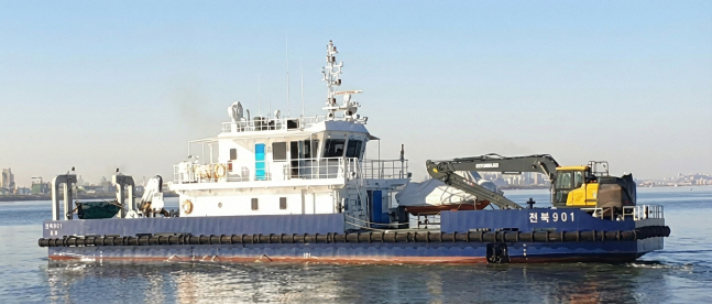 4-1. 전북자치도, 청정 전북바다 지키기 본격 시동… ‘전북901호’첫 출항
