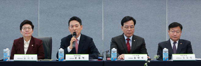 인사말하는 국민의힘 장동혁 대표<YONHAP NO-4184>