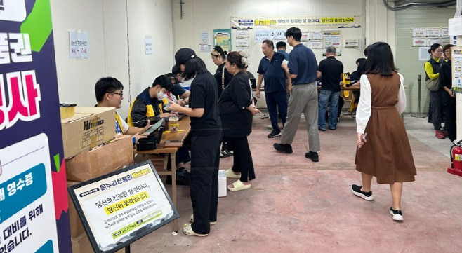 1.목포시, 설 맞아 전통시장에 활력…소비촉진 행사 풍성(지역경제과)